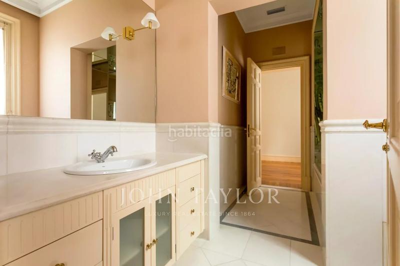 Foto ad72fa24-1093-43e5-aab6-23424b3e8d97. Miete etagenwohnung mit heizung in Justicia-Chueca Madrid