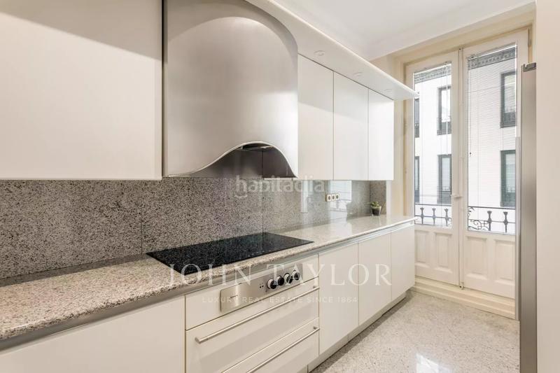 Foto f0bfd04b-b766-44aa-bac9-23e0c991f40e. Miete etagenwohnung mit heizung in Justicia-Chueca Madrid