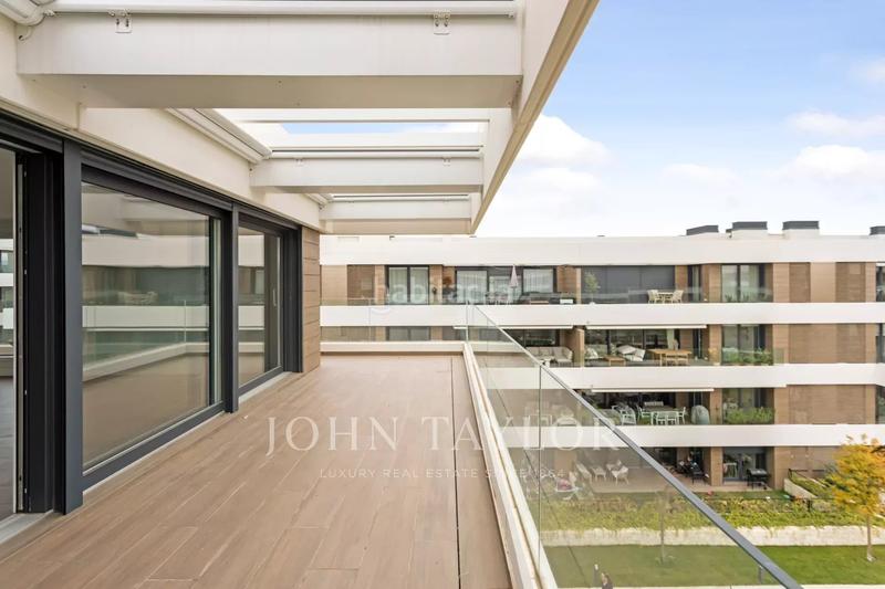 Foto ea1b3ca2-b48f-4ee4-86f2-7315632ec8c1. Alquiler ático en Encinar de los Reyes La Moraleja