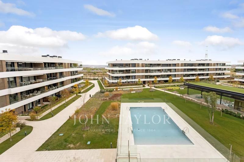 Foto 0dbd9f93-9f53-4cee-8891-b81ac61b43b4. Location attique avec chauffage parking dans Encinar de los Reyes La Moraleja