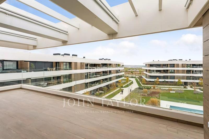 Foto 2102ce3b-7b55-4fd5-9e8d-8cf7275ec62c. Location attique avec chauffage parking dans Encinar de los Reyes La Moraleja