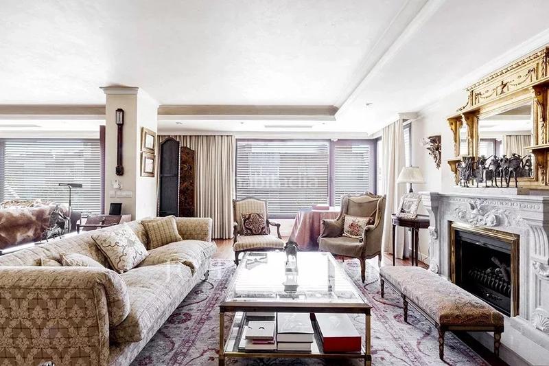 Foto 2396f79d-d59d-4893-a0ed-6ee6eb16d6b1. Rent duplex with heating parking in Nueva España Madrid