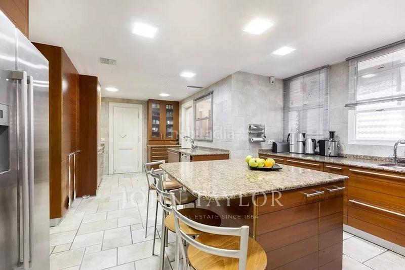 Foto 7aa1bc34-7761-4f74-9522-00db93bb6311. Rent duplex with heating parking in Nueva España Madrid