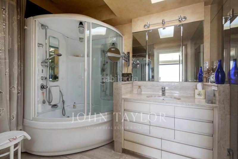 Foto d0c5d5f9-a37f-4caf-8e12-64e22a857650. Rent duplex with heating parking in Nueva España Madrid