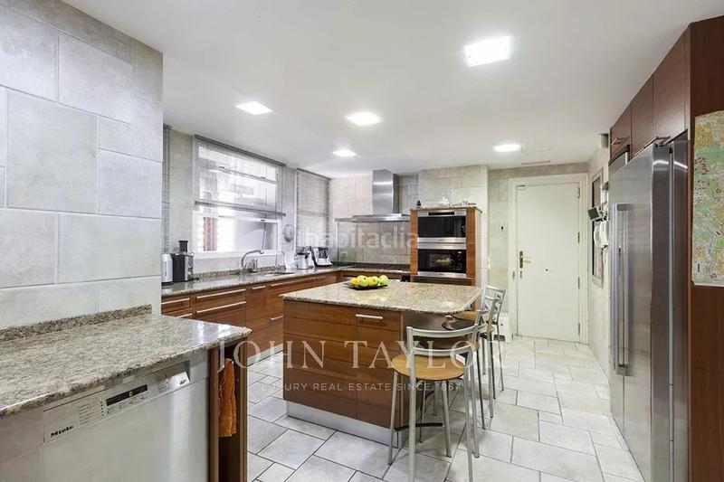 Foto ea59a3c4-25a5-4492-824f-c0496dd757b6. Rent duplex with heating parking in Nueva España Madrid