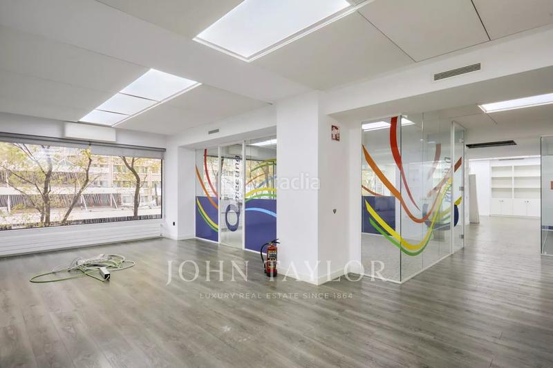 Foto 0fdcaf9b-8c52-427e-8c9e-9b30455a4780. Rent office space with heating parking in Valdeacederas Madrid
