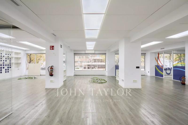 Foto 427b8577-18eb-4c63-a4bf-a43238defd29. Rent office space with heating parking in Valdeacederas Madrid