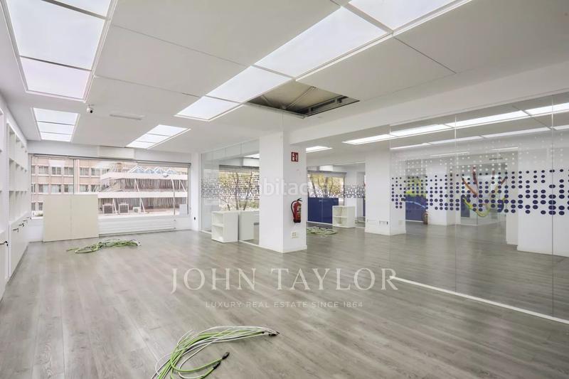Foto 5c43942a-1ca7-4f31-b34e-e14c01f9ba5f. Rent office space with heating parking in Valdeacederas Madrid
