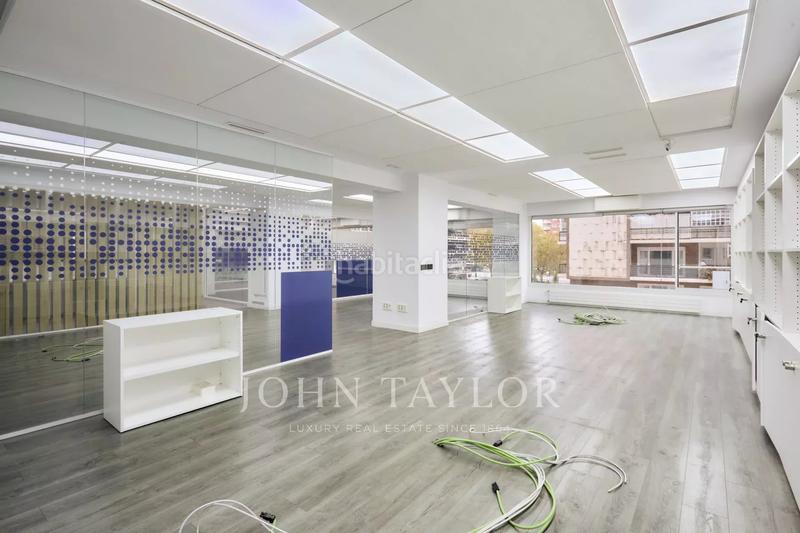 Foto 6fa8a7a3-0fdf-435d-a9f3-481032f75da8. Rent office space with heating parking in Valdeacederas Madrid