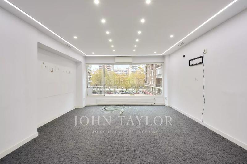 Foto 7416869e-f5f2-485c-be72-5a82f9bd1aad. Rent office space with heating parking in Valdeacederas Madrid