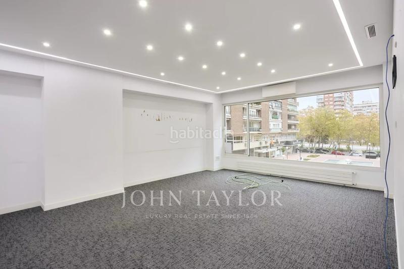 Foto 944698c9-81b2-4b65-adab-08ee9faa4d34. Rent office space with heating parking in Valdeacederas Madrid