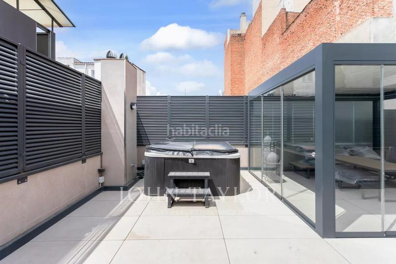 Foto 8ba68caa-a1e7-48d5-a183-3b128d17dc05. Attico con riscaldamento piscina in Sol Madrid