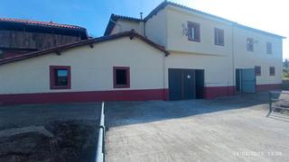 Masia a Salas. Caseria, hórreo y fincas rústicas