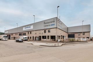 Nau industrial a Tremañes. Inversión única en gijón nave de 500m con restaurante en venta y