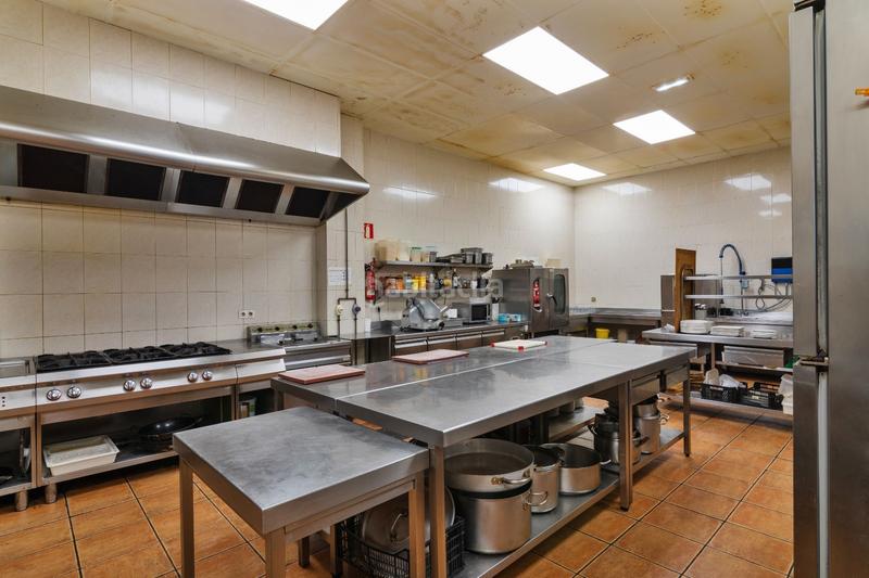 Foto af953a46-cebc-4b60-bc61-0cc15f019372. Nau industrial a Tremañes Gijón