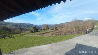 Masia a Salas. Caseria, hórreo y fincas rústicas