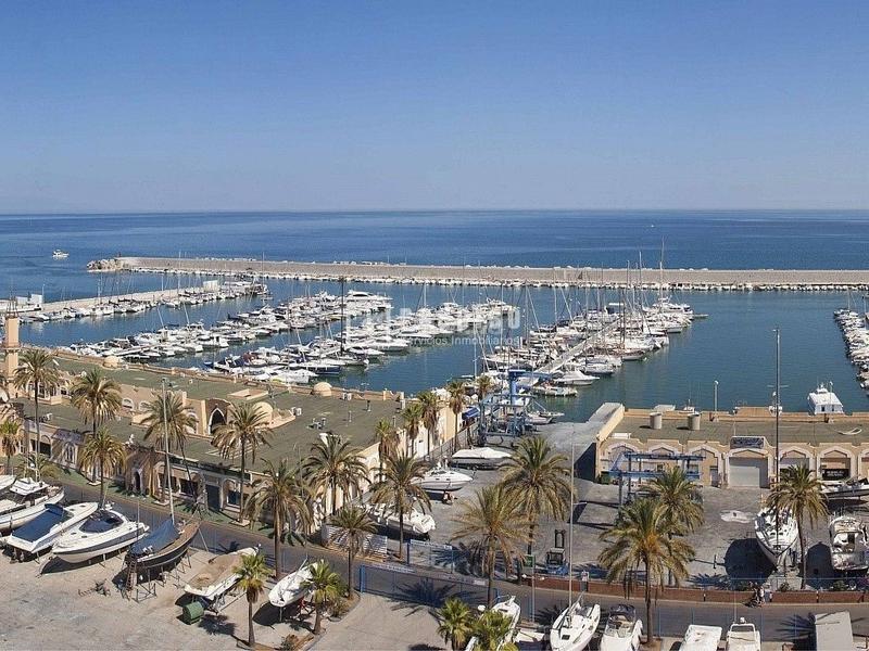 Foto 9a1fdf81-d0d8-4fff-b738-d0fc133bb431. Piso en Puerto Deportivo Fuengirola