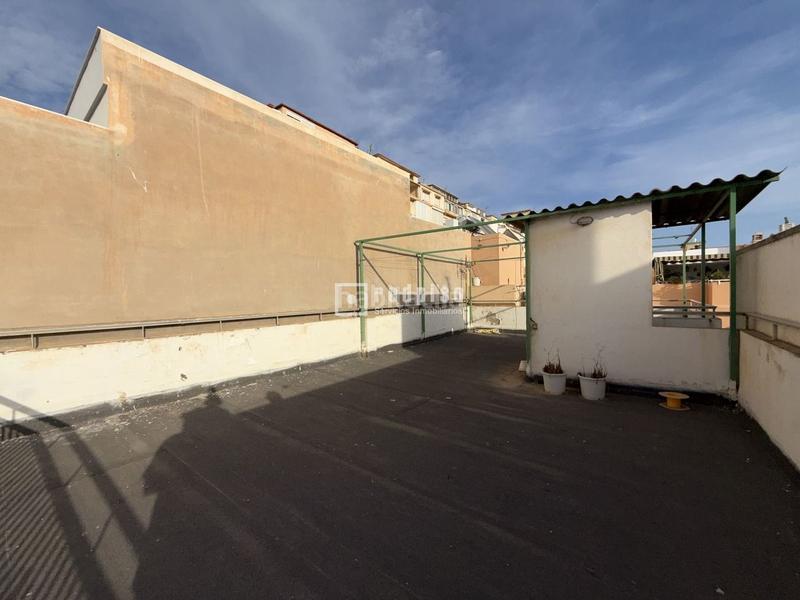 Foto e0a563f1-9967-430c-9ec9-e9a09d4ea553. Alquiler casa en Parque Ayala - Jardín de la Abadía - Huelín Málaga