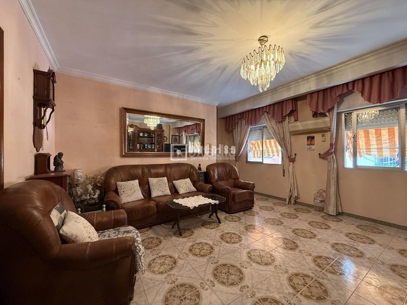 Foto 120daaf0-bdbb-4506-8ec1-88f02e34b1e3. Lloguer casa a Parque Ayala - Jardín de la Abadía - Huelín Málaga