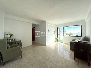 Piso en Parque Ayala - Jardín de la Abadía - Huelín. Luminoso piso de 3 dormitorios con terraza y vistas al mar en má