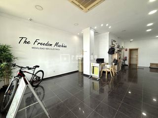 Geschäftsraum in Parque Ayala - Jardín de la Abadía - Huelín. Local en venta paseo marítimo antonio machado
