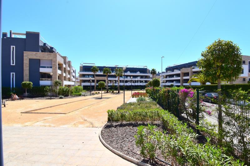 Foto a317c455-0ed0-4f65-b362-52962974b45f. Pis amb calefacció piscina a Playa Flamenca Orihuela