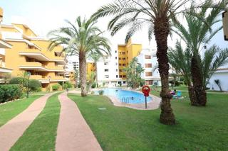 Pis a Punta Prima. Atico en el residencial la entrada en punta prima, vivienda de 7
