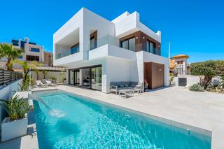 Haus in Los Secanos. Ubicada en una parcela de 347msup2, esta villa contemporaacutene
