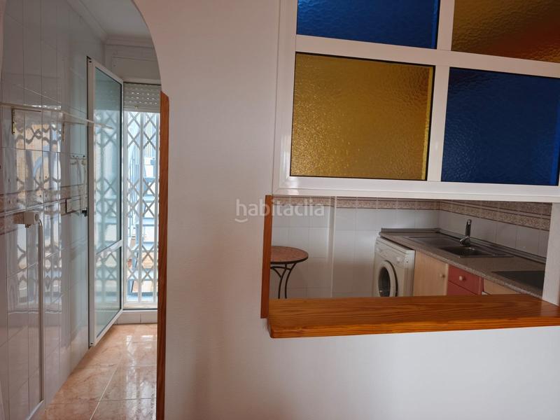 Foto 8127f856-65db-4225-974a-af198c68aac9. Piso desde casas connect te presentamos este encantador apartamento en planta alta situado en una zona residencial muy tranquila de tor en Torrevieja
