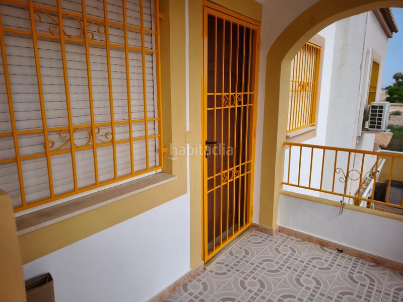 Foto ce61a259-4d30-49d4-aa79-b4e65e573639. Piso desde casas connect te presentamos este encantador apartamento en planta alta situado en una zona residencial muy tranquila de tor en Torrevieja