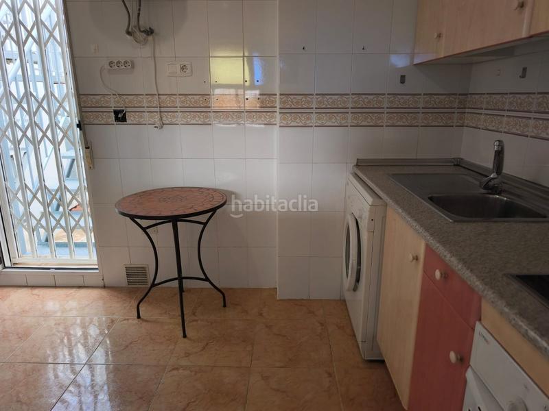 Foto db57fdf9-4231-4a9b-a72a-8a3fbb7400d5. Piso desde casas connect te presentamos este encantador apartamento en planta alta situado en una zona residencial muy tranquila de tor en Torrevieja