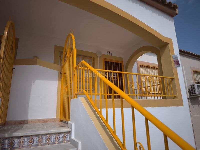 Foto e0290f5b-1ee6-4e4c-b00d-7bff198ec124. Piso desde casas connect te presentamos este encantador apartamento en planta alta situado en una zona residencial muy tranquila de tor en Torrevieja
