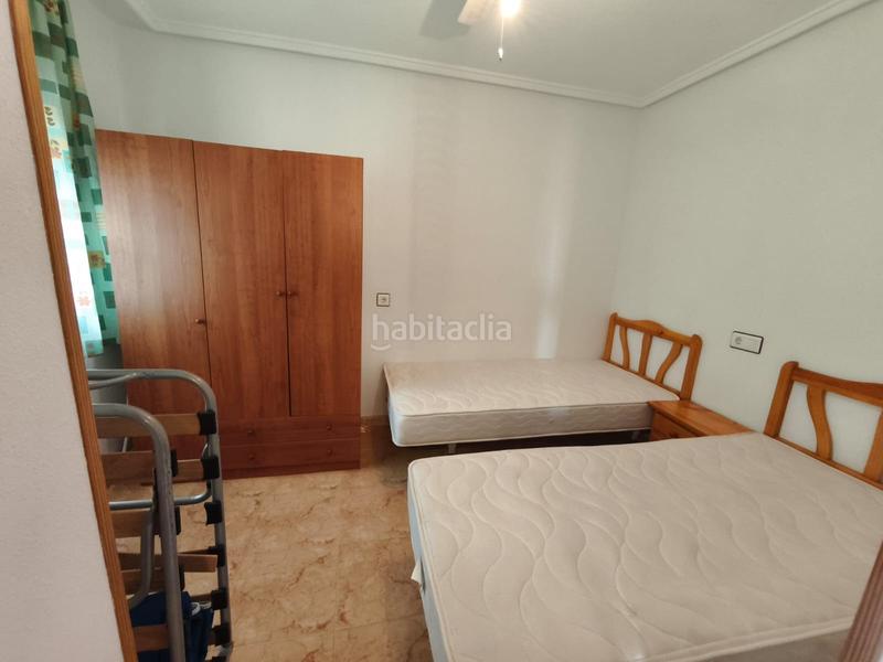 Foto f5a83027-d3cd-4df2-b4df-42fb49bbf993. Piso desde casas connect te presentamos este encantador apartamento en planta alta situado en una zona residencial muy tranquila de tor en Torrevieja