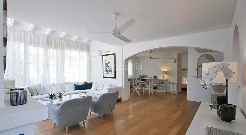 Foto b9d79ace-3131-41d5-ae15-cb9d62ea6aff. Casa villa de estilo mediterraacuteneo con vistas a las montantildeas y al mar.ampnbspesta casa tiene una ubicacioacuten ideal en la ex en Elche / Elx
