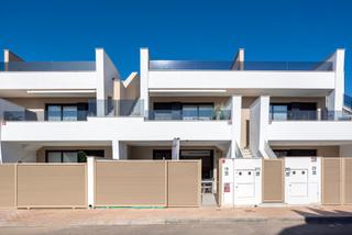 Pis a San Pedro del Pinatar. Descubra este hermoso apartamento en planta baja en una de las z