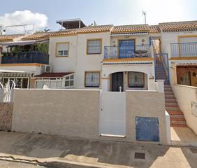 House in Zona Carrefour - Urbanizaciones. Descubra este encantador bungalow en planta alta, situado en una