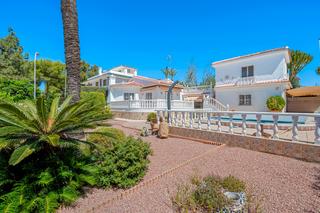 Casa en Rojales. Bienvenido a esta hermosa villa independiente de tres dormitorio