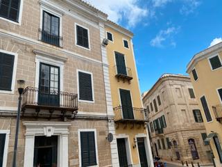 Casa a Centre Històric. Edificio emblemático en el casco histórico de mahón con terrazas
