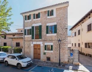Casa  Avinguda d'astúries. Chalet independiente con terraza y piscina