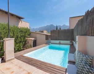 Maison  Avinguda d'astúries. Chalet independiente con terraza y piscina