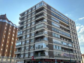 Appartement  Gta. carlos pinilla. Piso en venta en león