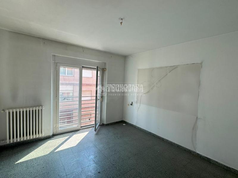 Foto 5e06fc23-cea2-40b2-88bd-584f4ba8aae5. Edificio  en venta en San Mamés - La Palomera León
