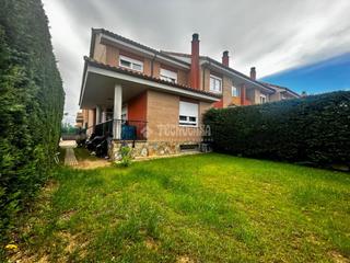 Casa aparellada  C. bargaña. Casa en venta en valverde de la virgen