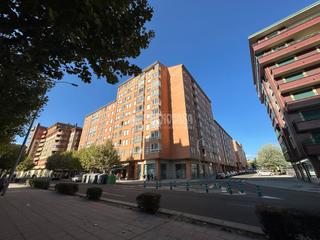 Piso  C. amigos del país. Piso en venta en león