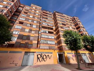 Appartement  Av. del reino de león. Piso en venta en león