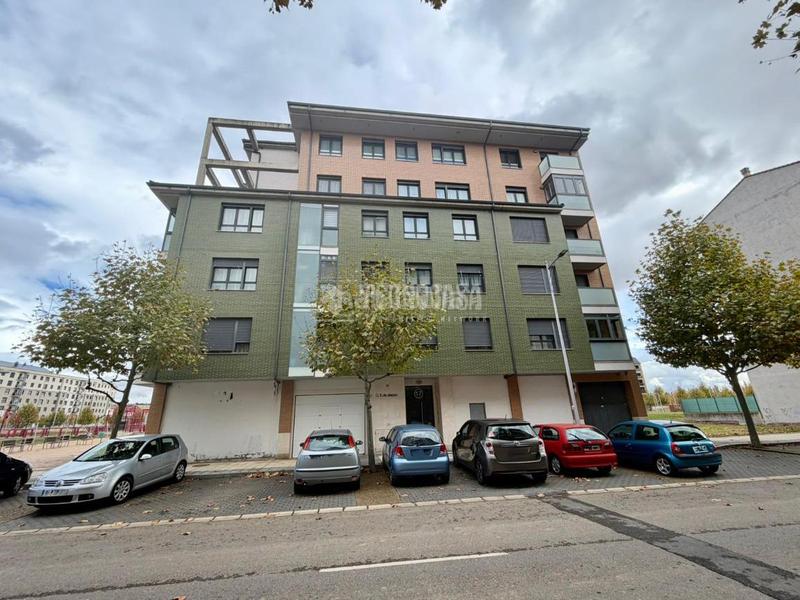 Foto a167bf8b-a958-4887-a5de-5364d93e4445. Etagenwohnung mit heizung parking in La Lastra León