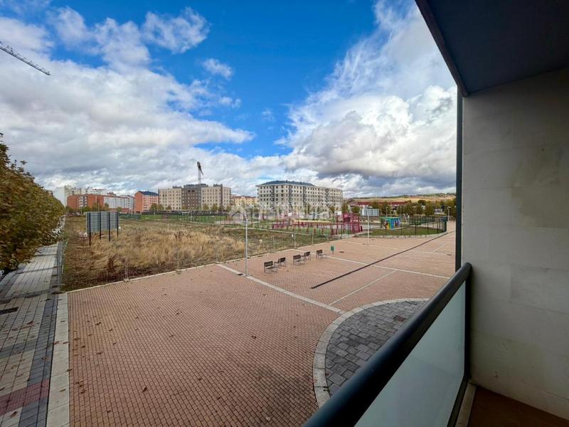 Foto c3c8305d-a2b0-486f-b4a2-36e7e2699569. Etagenwohnung mit heizung parking in La Lastra León