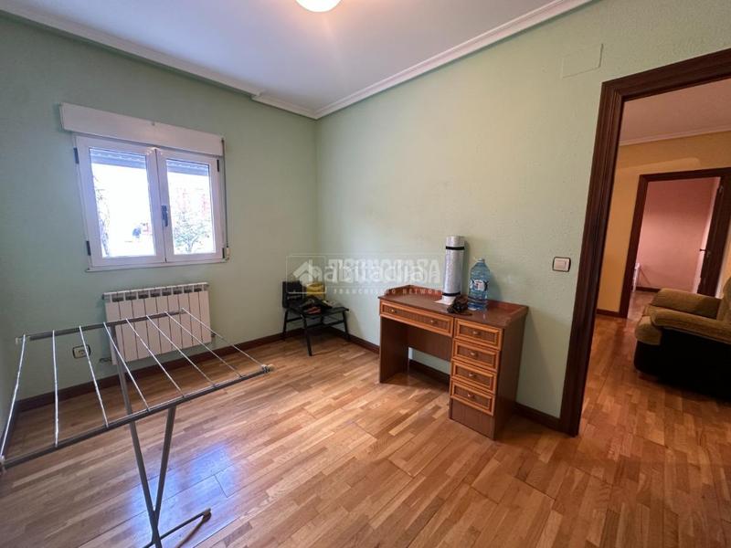 Foto 7cd6893d-bc9a-433f-9d86-9924e9ebf41c. Flat with parking in Crucero León