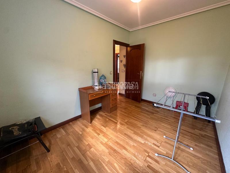 Foto 92f56135-98bf-42cd-95bf-725779a3a89b. Flat with parking in Crucero León