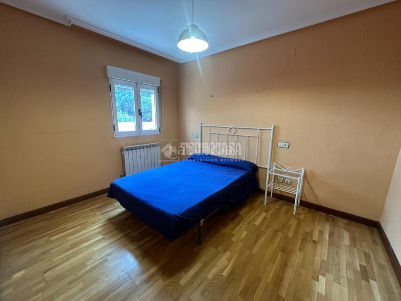 Foto f89c7924-a9c2-4a32-92c1-9bbd83b5846c. Flat with parking in Crucero León